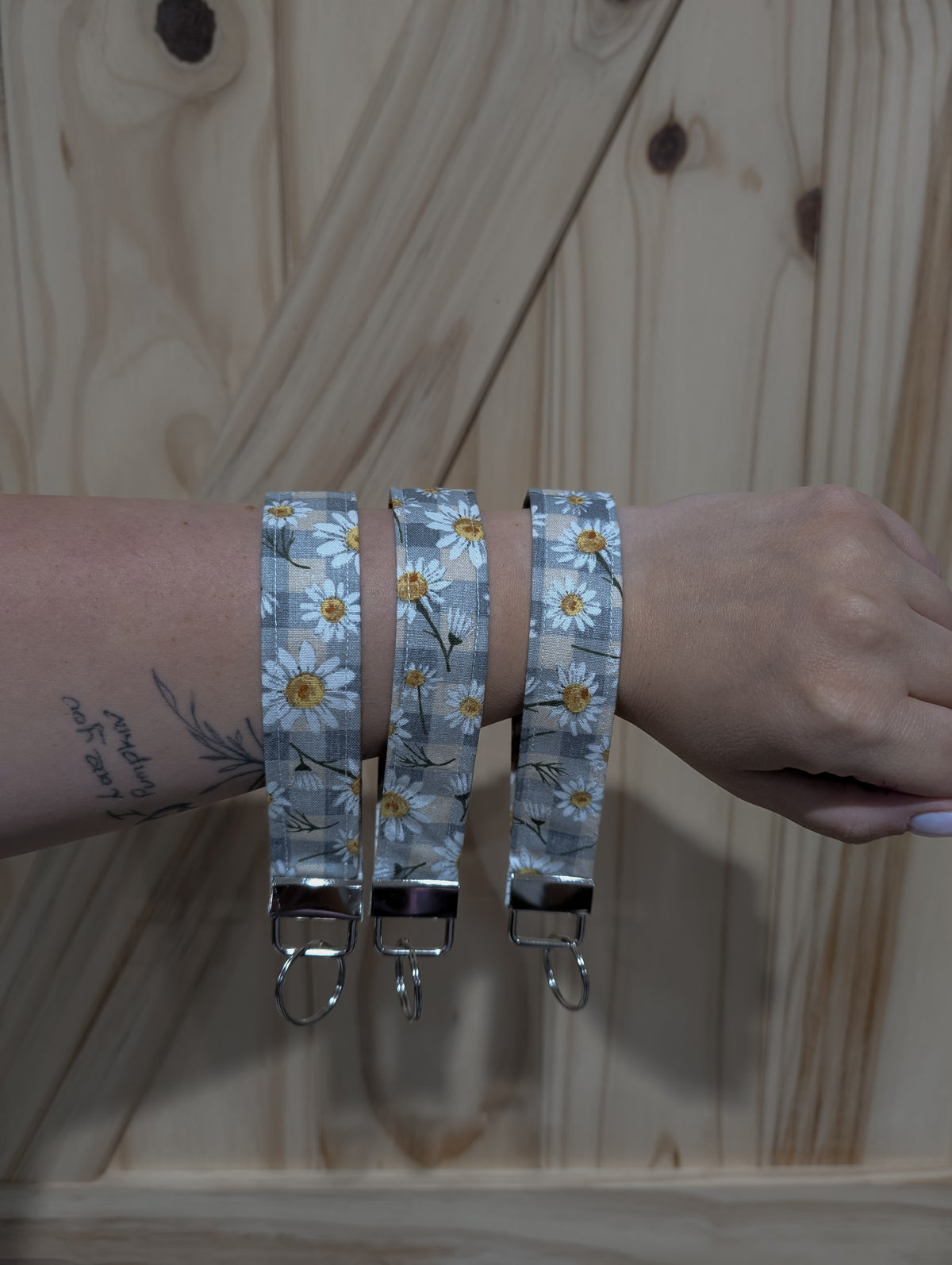 Daisy Wristlet